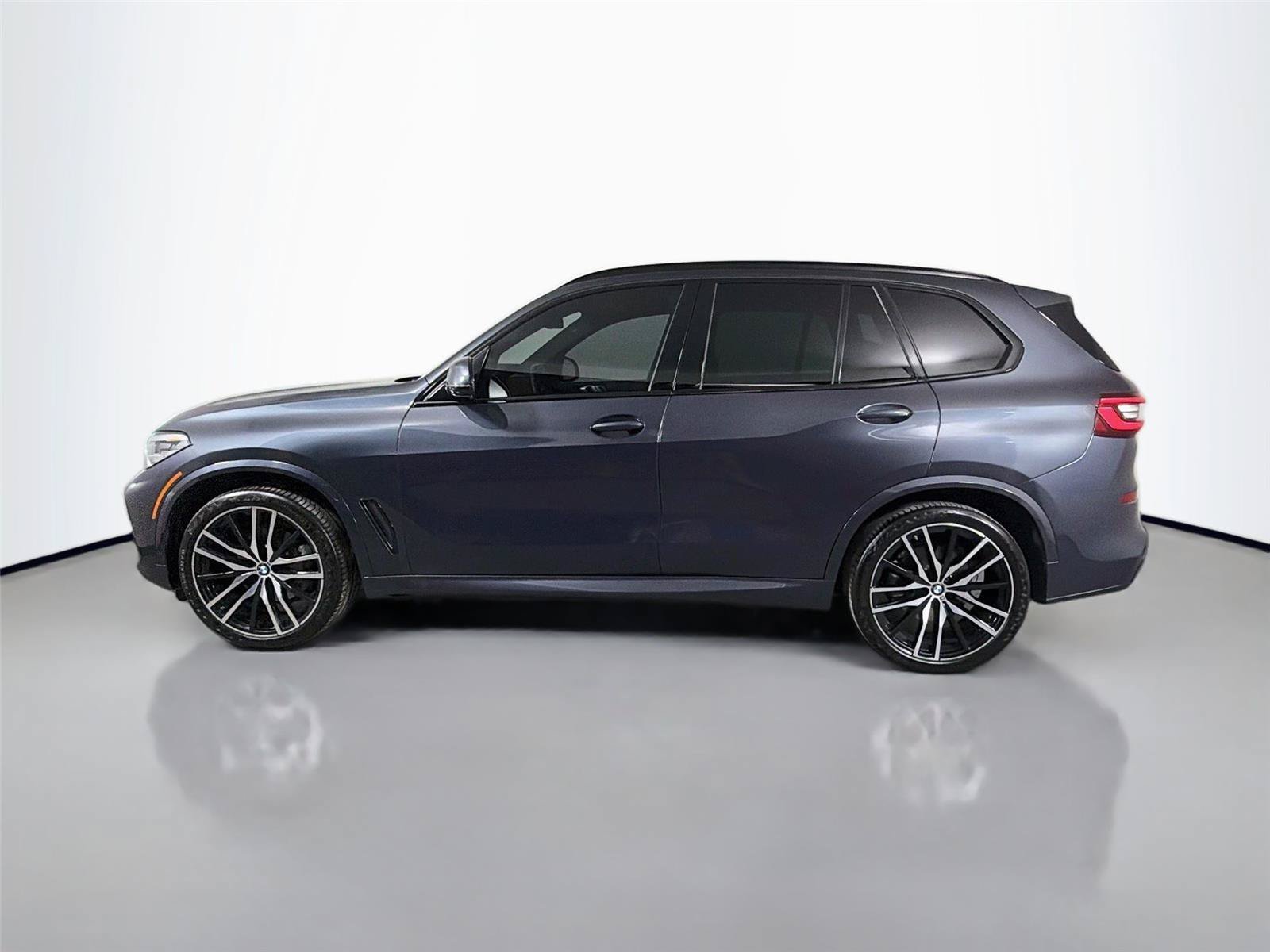 Used 2022 BMW X5 sDrive40i w/ M Sport Package RWD image 9