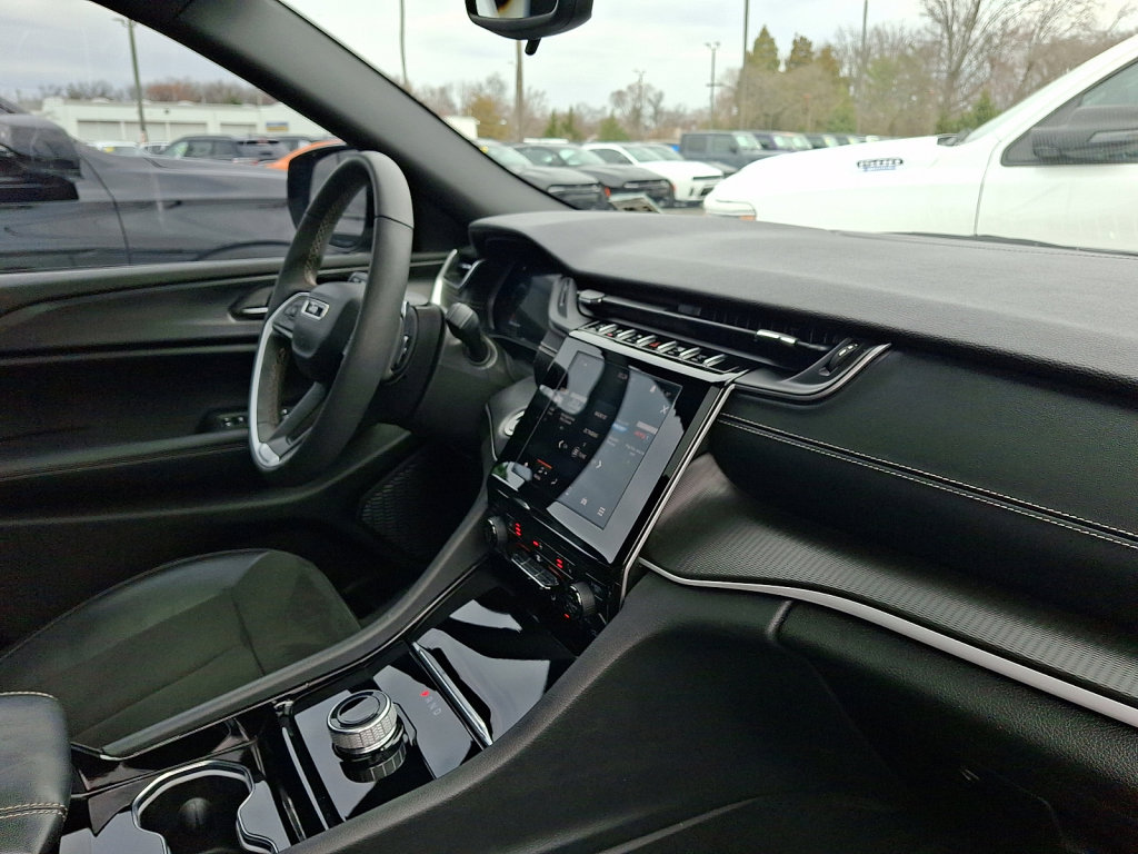 Used 2023 Jeep Grand Cherokee Altitude image 12