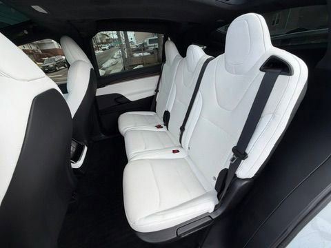 Used 2023 Tesla Model X image 30