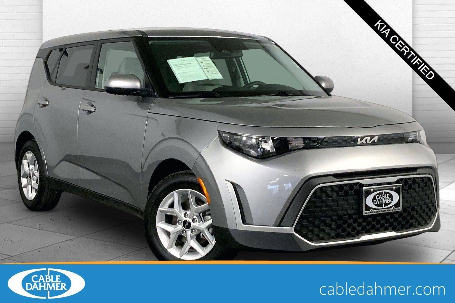 Used 2025 Kia Soul LX FWD image 1