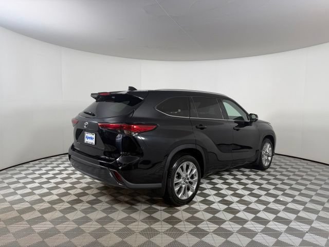 Used 2023 Toyota Highlander Limited AWD/4WD image 7