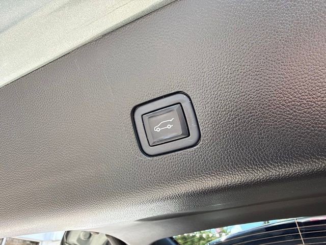 Used 2023 Chevrolet Traverse LT AWD/4WD image 35