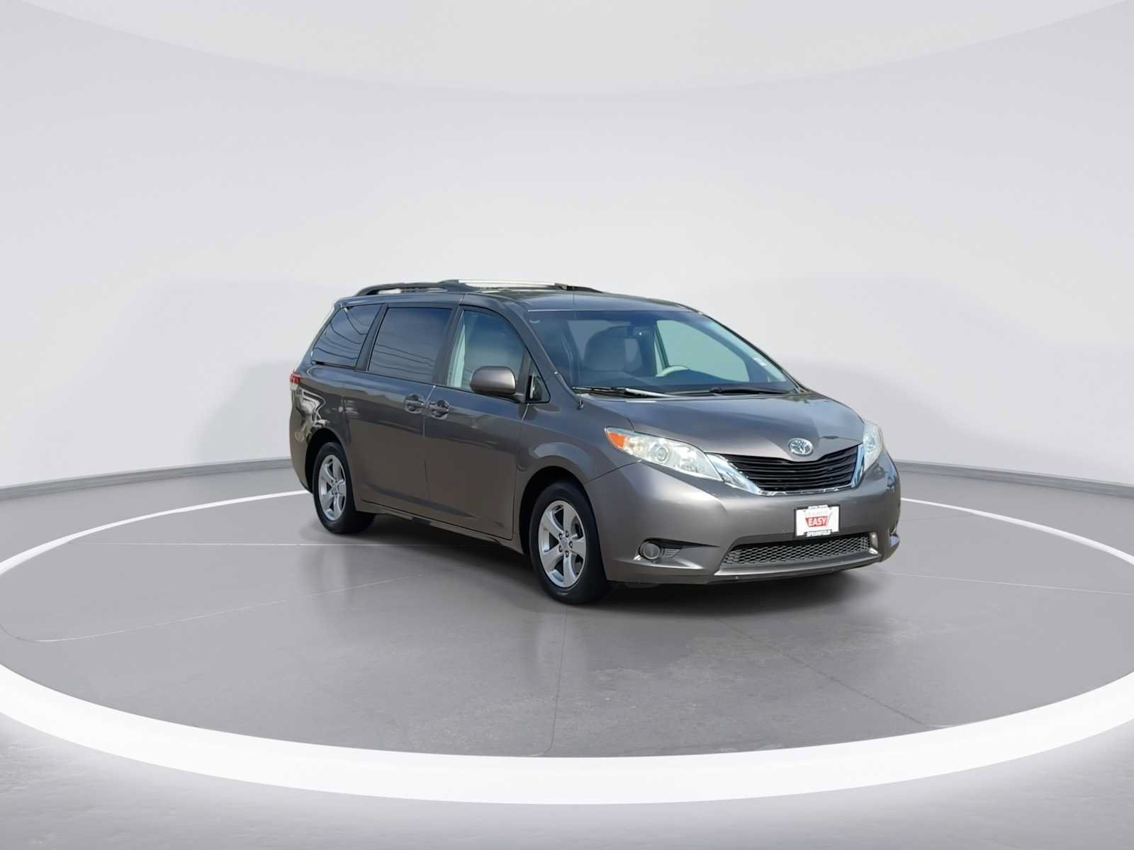 Used 2014 Toyota Sienna LE FWD image 2