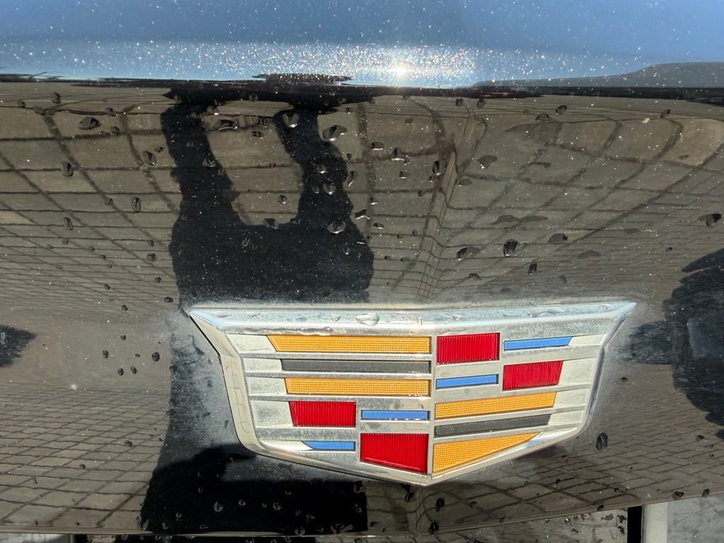 Used 2023 Cadillac XT4 Luxury w/ Cold Weather Package FWD image 9