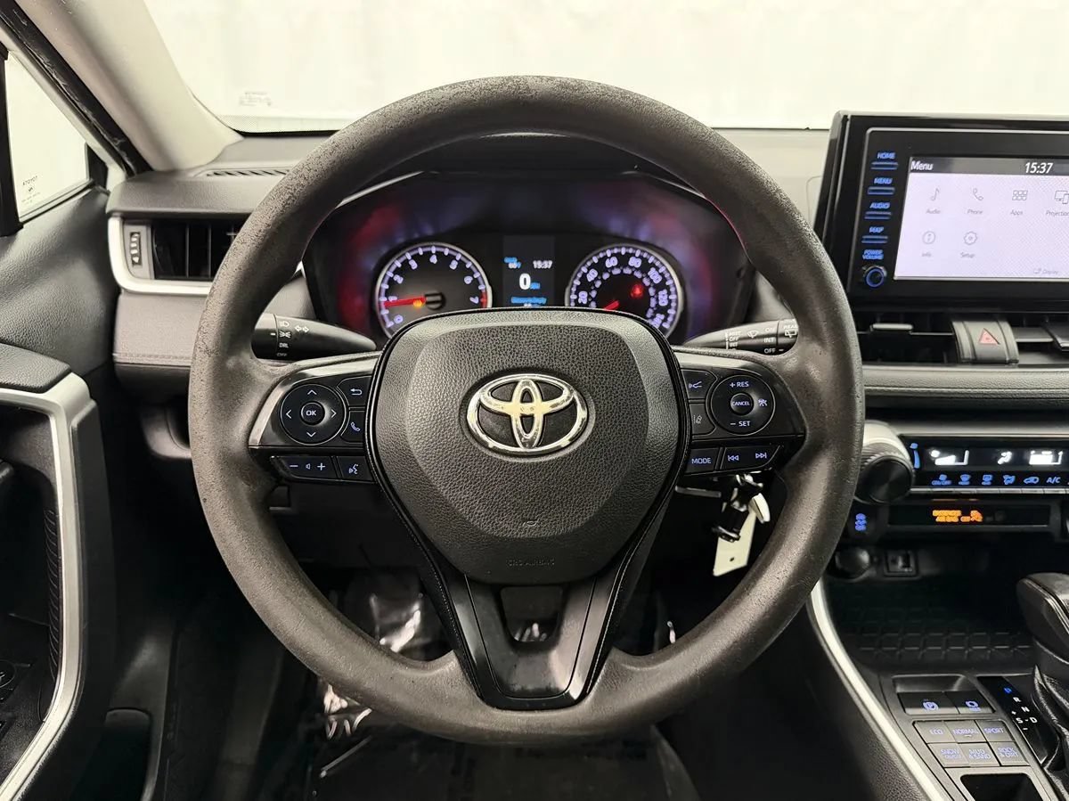 Used 2019 Toyota RAV4 LE AWD/4WD image 10
