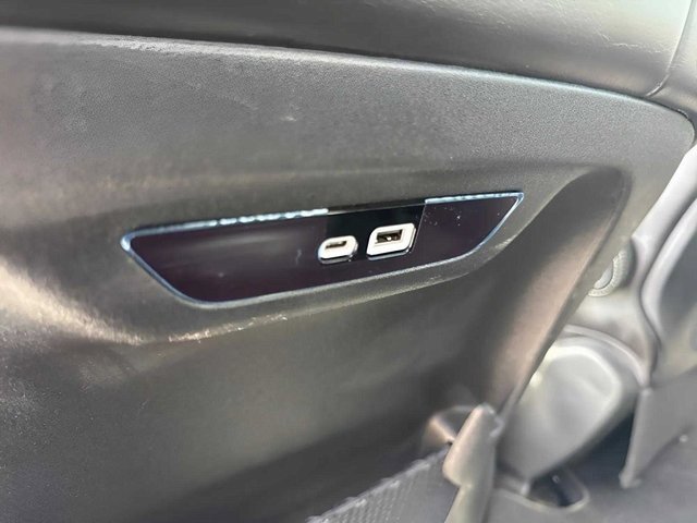 Used 2024 Chrysler Pacifica Touring-L image 10