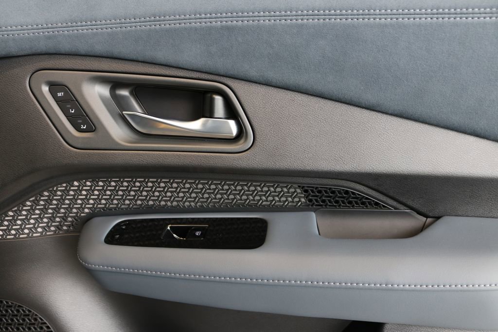 Used 2024 Nissan Ariya AWD image 36