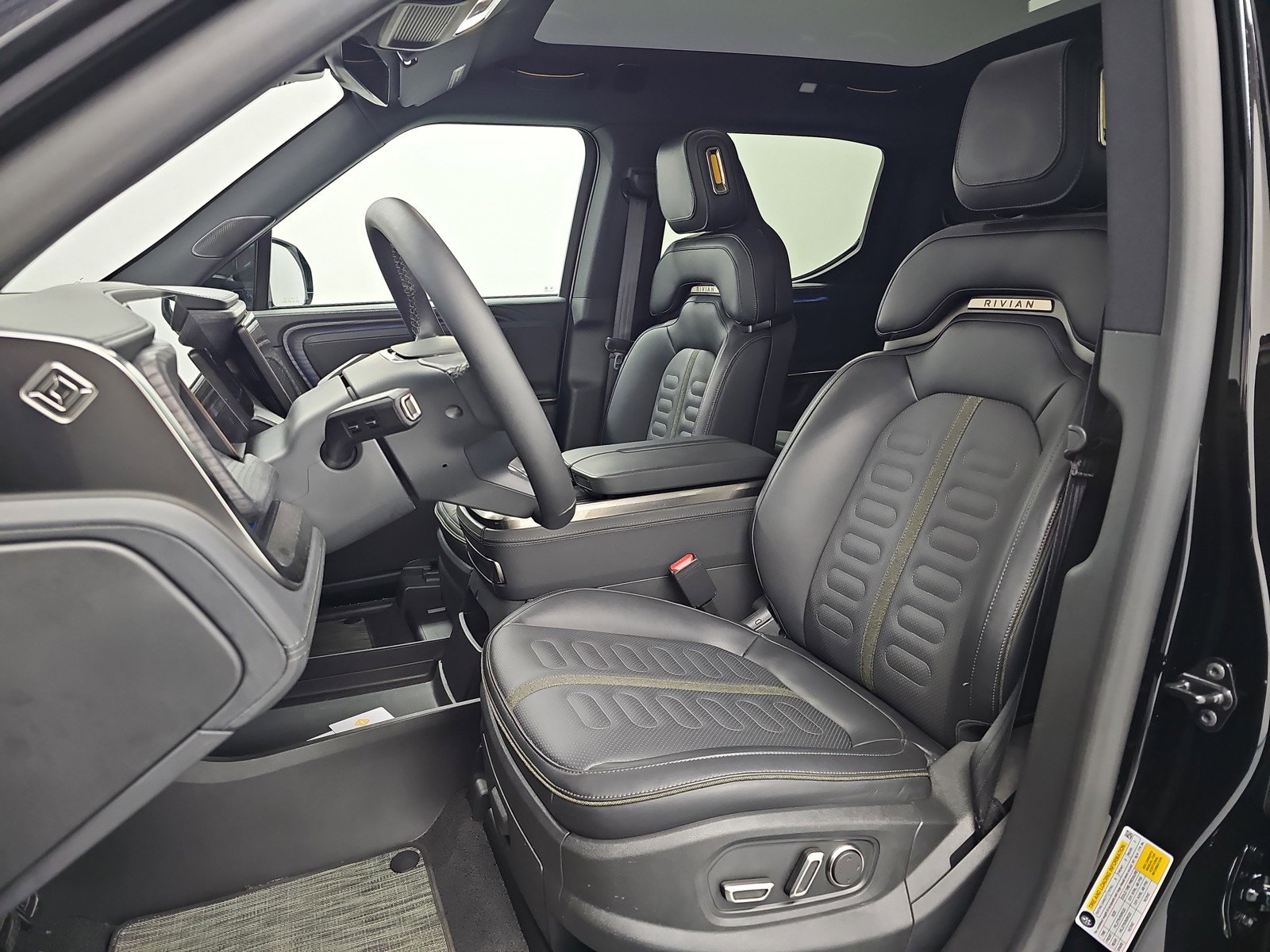 Used 2025 Rivian R1T Adventure image 20