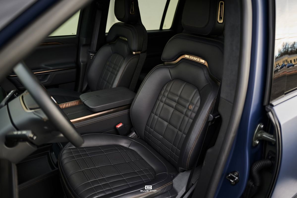 Used 2026 Rivian R1S Premium image 25