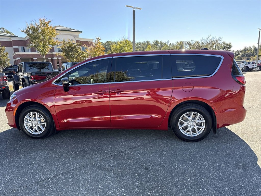 New 2026 Chrysler Pacifica Select image 6