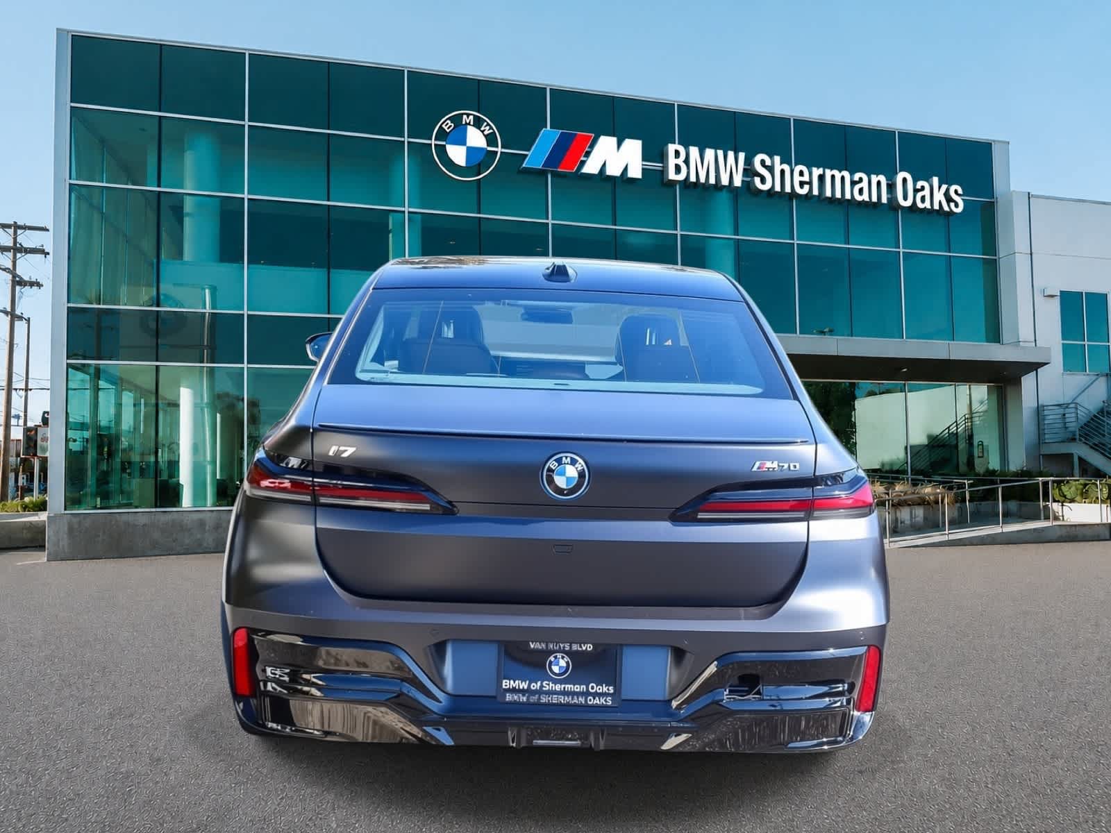 New 2026 BMW i7 M70 AWD/4WD image 5