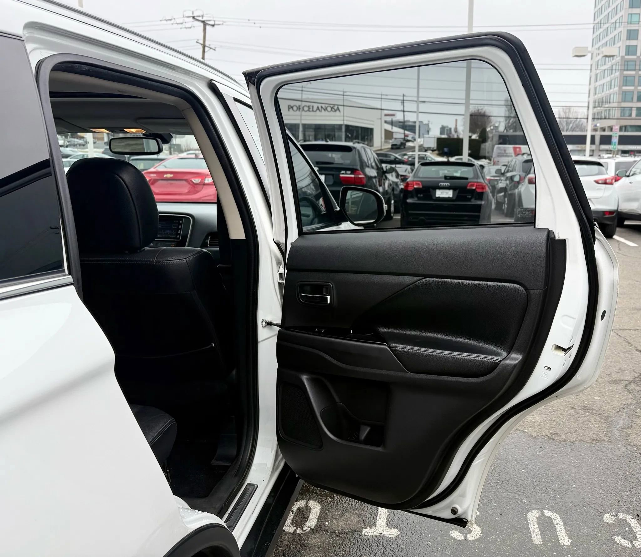 Used 2017 Mitsubishi Outlander GT image 32