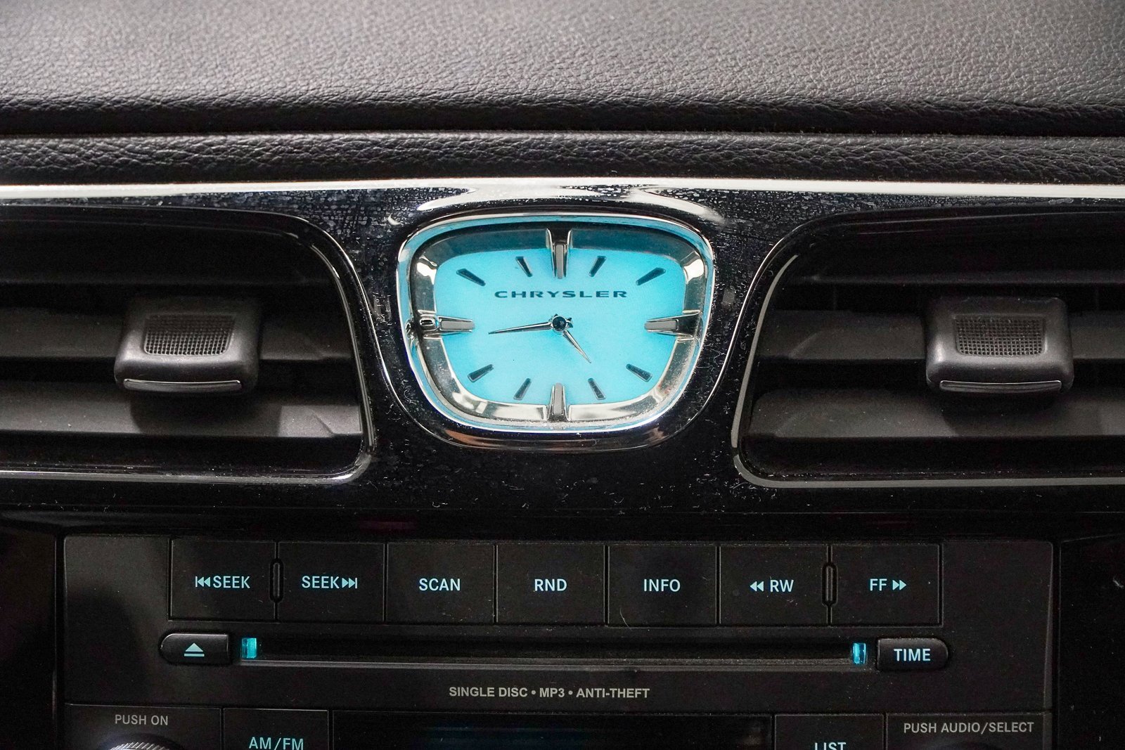 Used 2013 Chrysler 200 Limited image 24