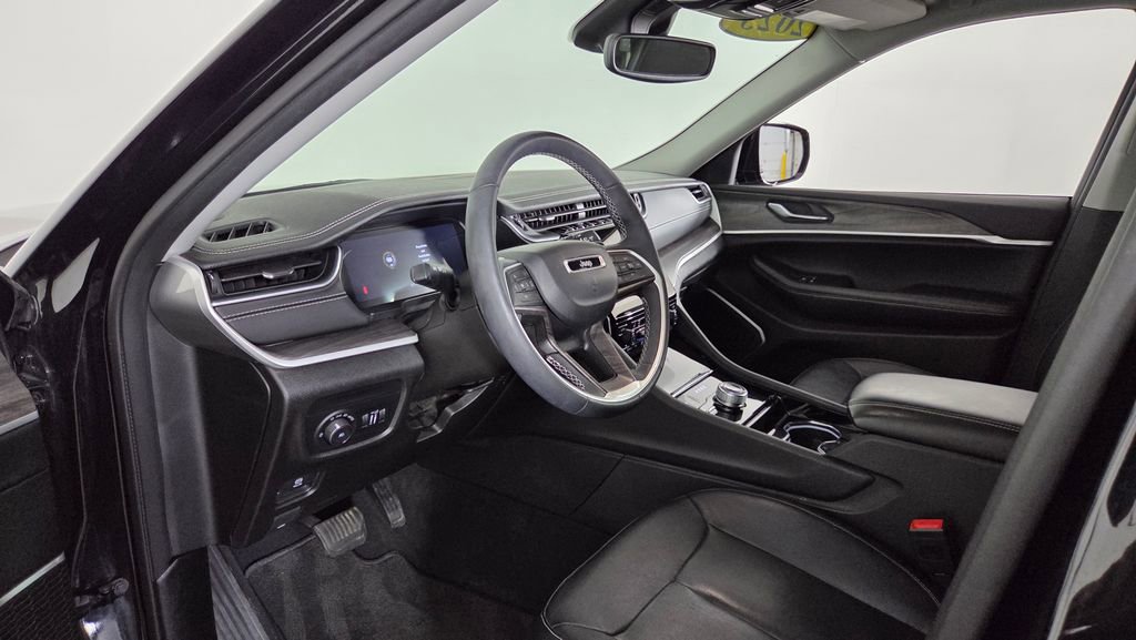 Used 2023 Jeep Grand Cherokee L Limited w/ Black Appearance Package AWD/4WD image 16