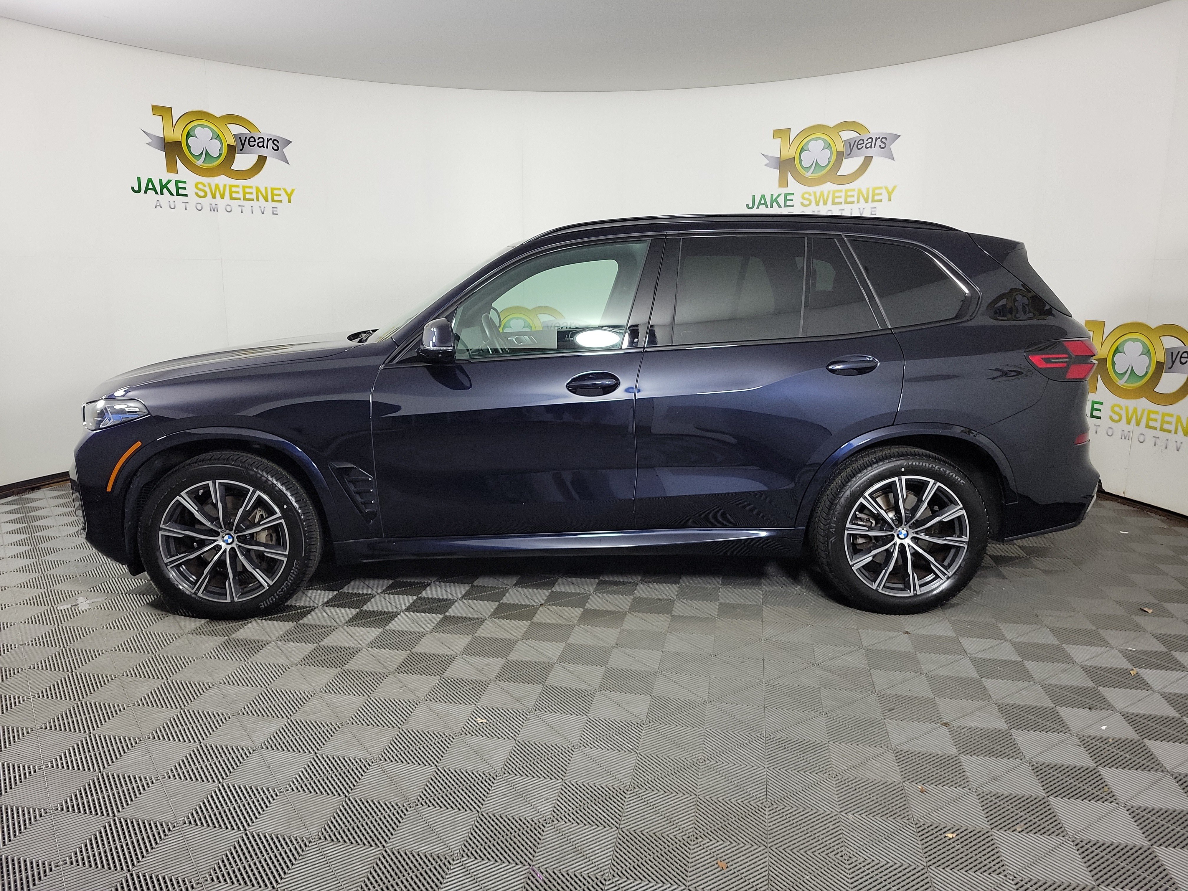 Used 2024 BMW X5 xDrive40i w/ M Sport Package AWD/4WD image 4
