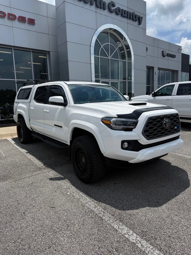Used 2022 Toyota Tacoma TRD Sport w/ TRD Premium Sport Package AWD/4WD image 9