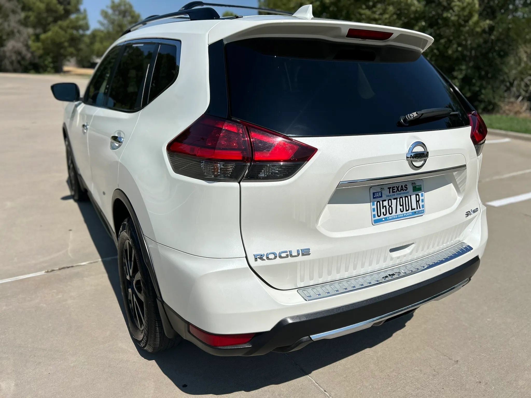 Used 2017 Nissan Rogue SV w/ Midnight Edition AWD/4WD image 8