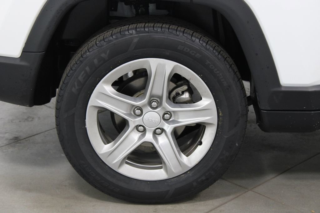 Used 2024 Jeep Compass Latitude image 14