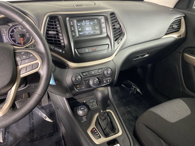 Used 2018 Jeep Cherokee Latitude w/ Safety Group AWD/4WD image 27