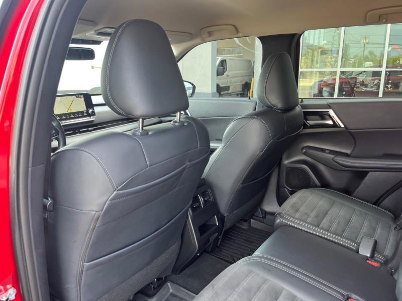 Used 2024 Mitsubishi Outlander SE image 27