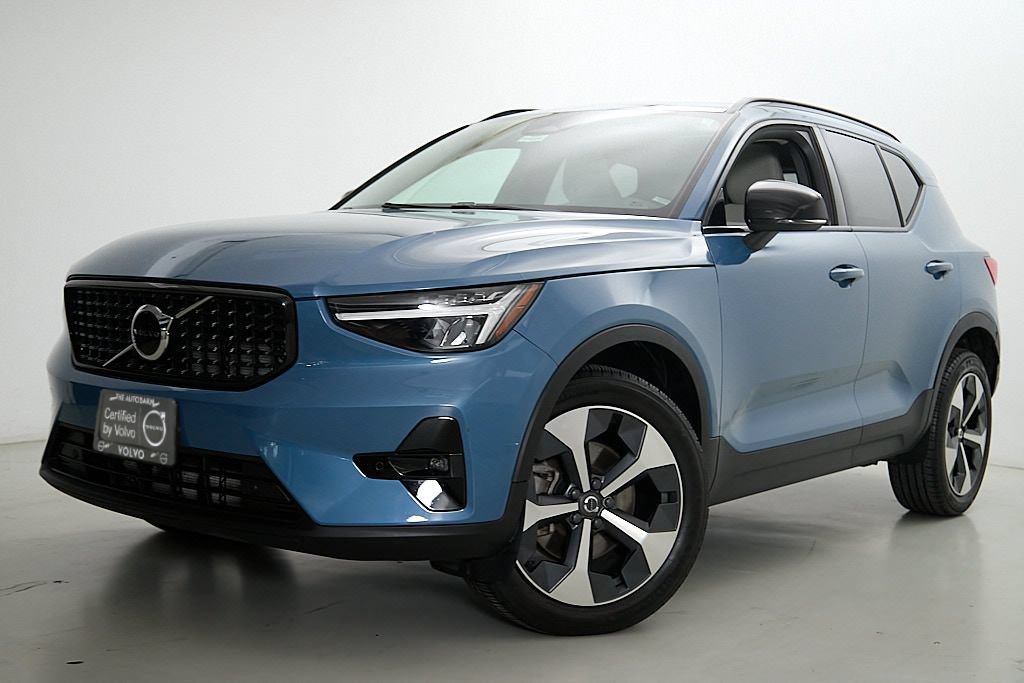 Used 2023 Volvo XC40 B5 Plus w/ Protection Package Premier AWD/4WD image 2