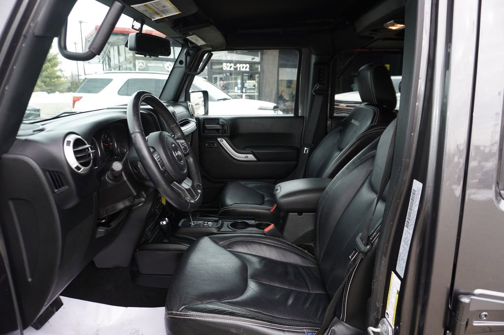 Used 2018 Jeep Wrangler Unlimited Sahara w/ Max Tow Package image 24