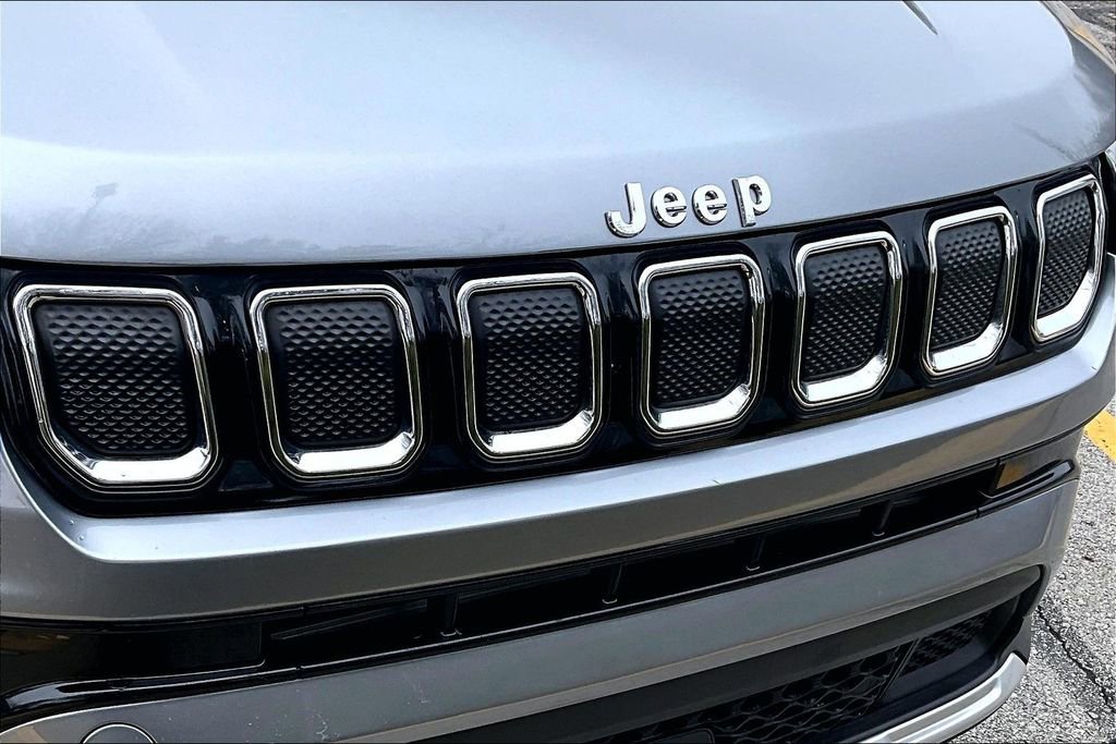 Used 2022 Jeep Compass Limited image 28