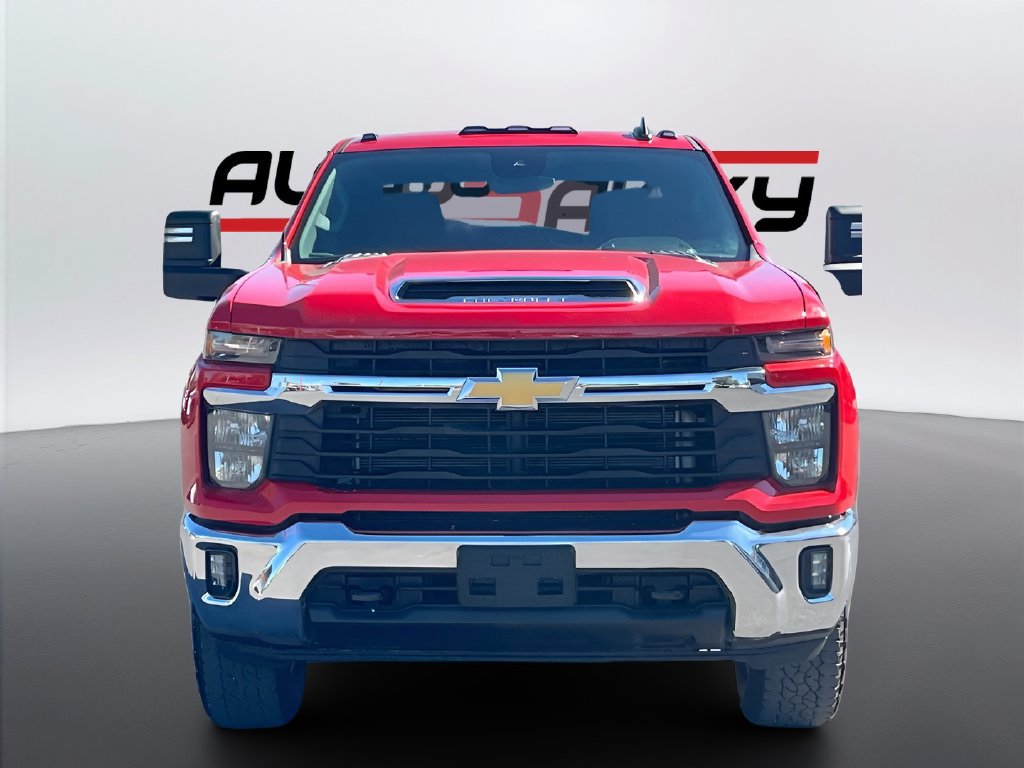 Used 2026 Chevrolet Silverado 2500 LT AWD/4WD image 2