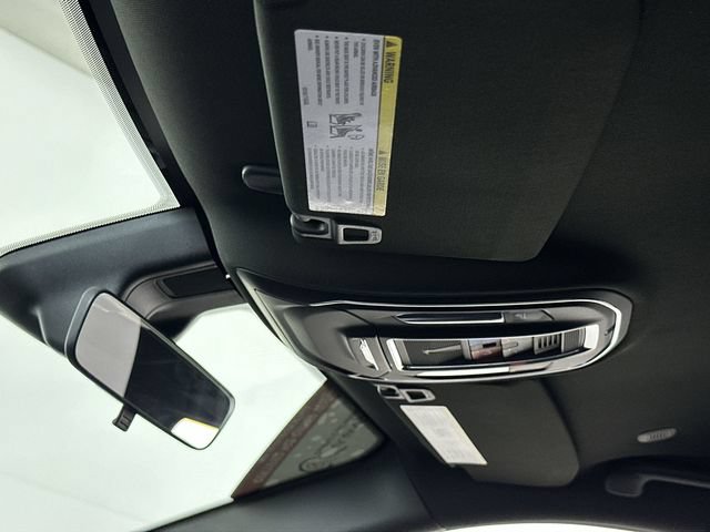 Used 2025 Jeep Grand Cherokee Laredo AWD/4WD image 19