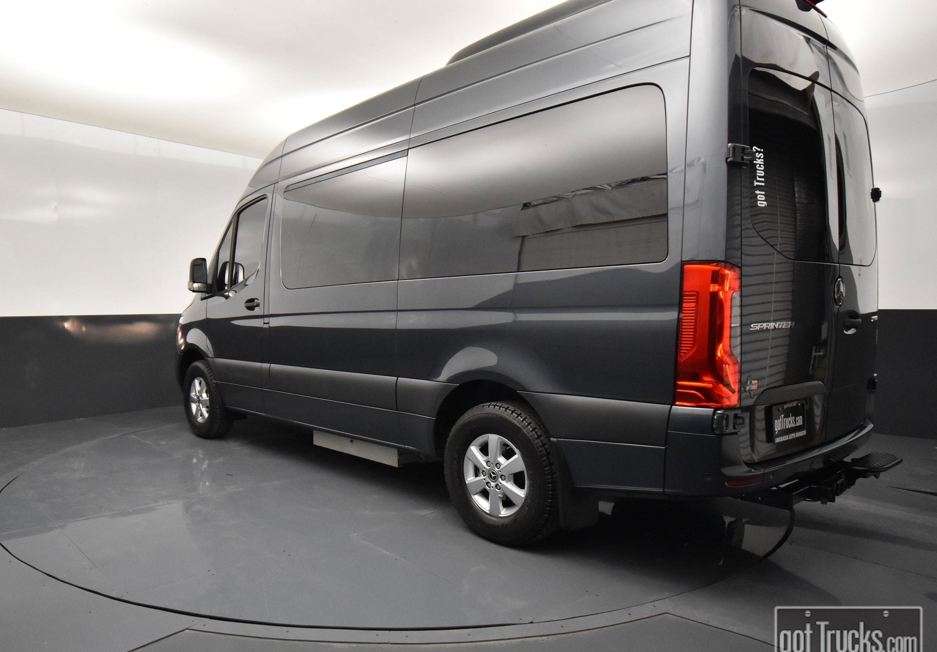 Used 2019 Mercedes-Benz Sprinter 2500 image 4