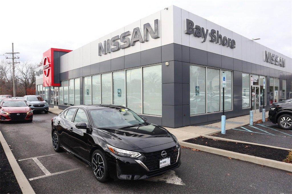 Certified 2025 Nissan Sentra SR w/ SR Premium Package image 1