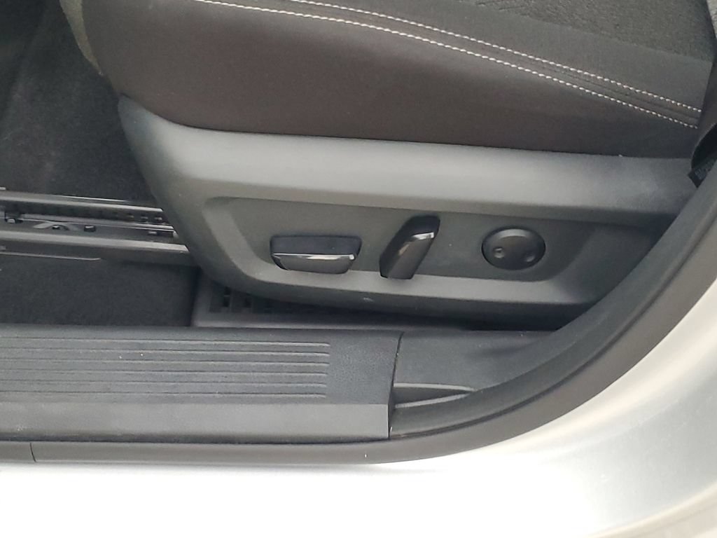 Used 2024 Nissan Rogue SV FWD image 16