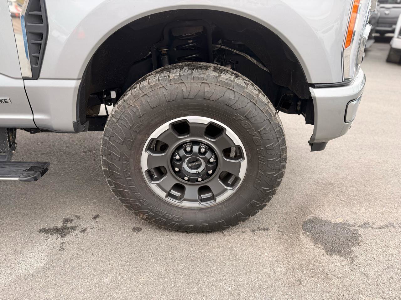 Used 2023 Ford F350 Platinum w/ Tremor Off-Road Package AWD/4WD image 38