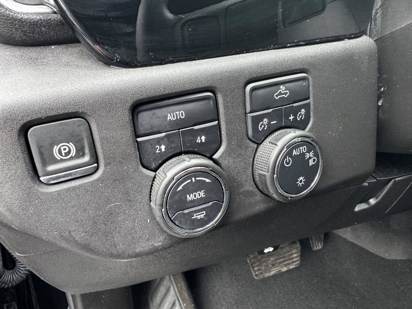 Certified 2024 Chevrolet Silverado 1500 LT AWD/4WD image 15