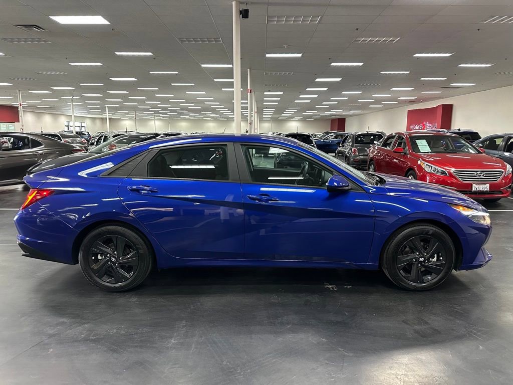 Used 2023 Hyundai Elantra Blue image 8