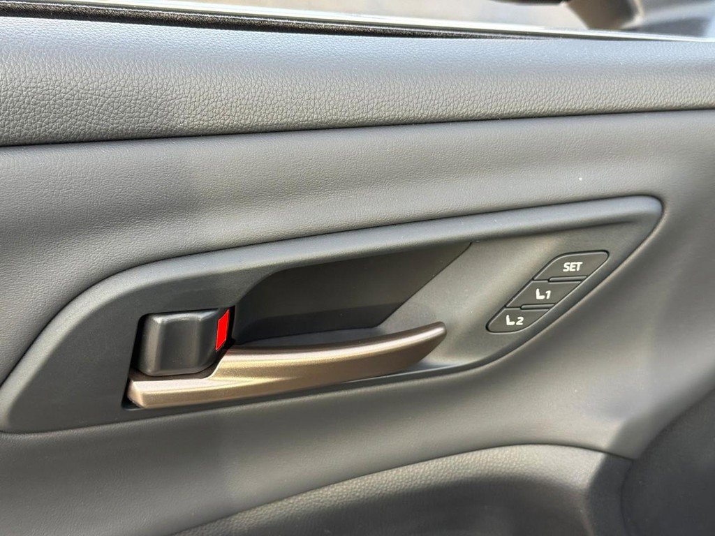 Certified 2025 Toyota Crown Signia w/ Advanced Technology Package image 19