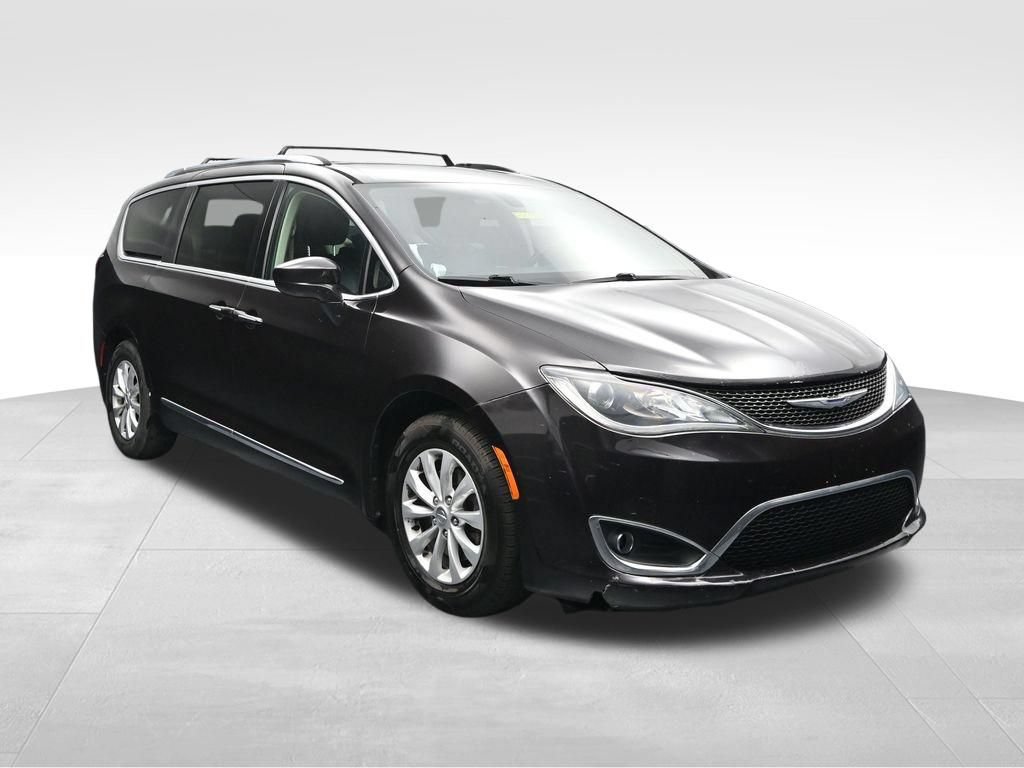Used 2018 Chrysler Pacifica Touring-L FWD image 7