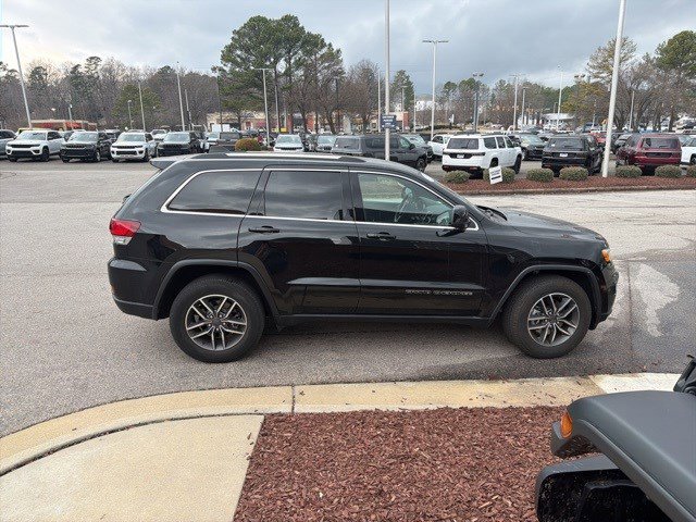 Used 2020 Jeep Grand Cherokee Laredo w/ 18" Wheel & 8.4" Radio Group image 7
