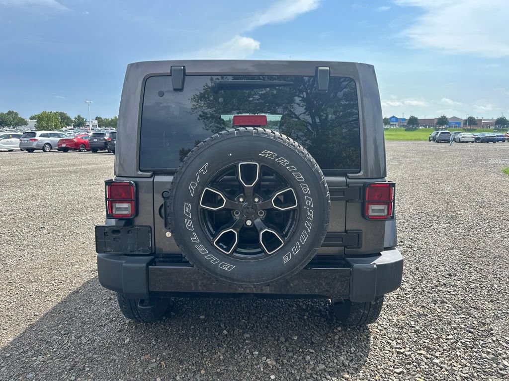 Used 2017 Jeep Wrangler Unlimited Sahara AWD/4WD image 11