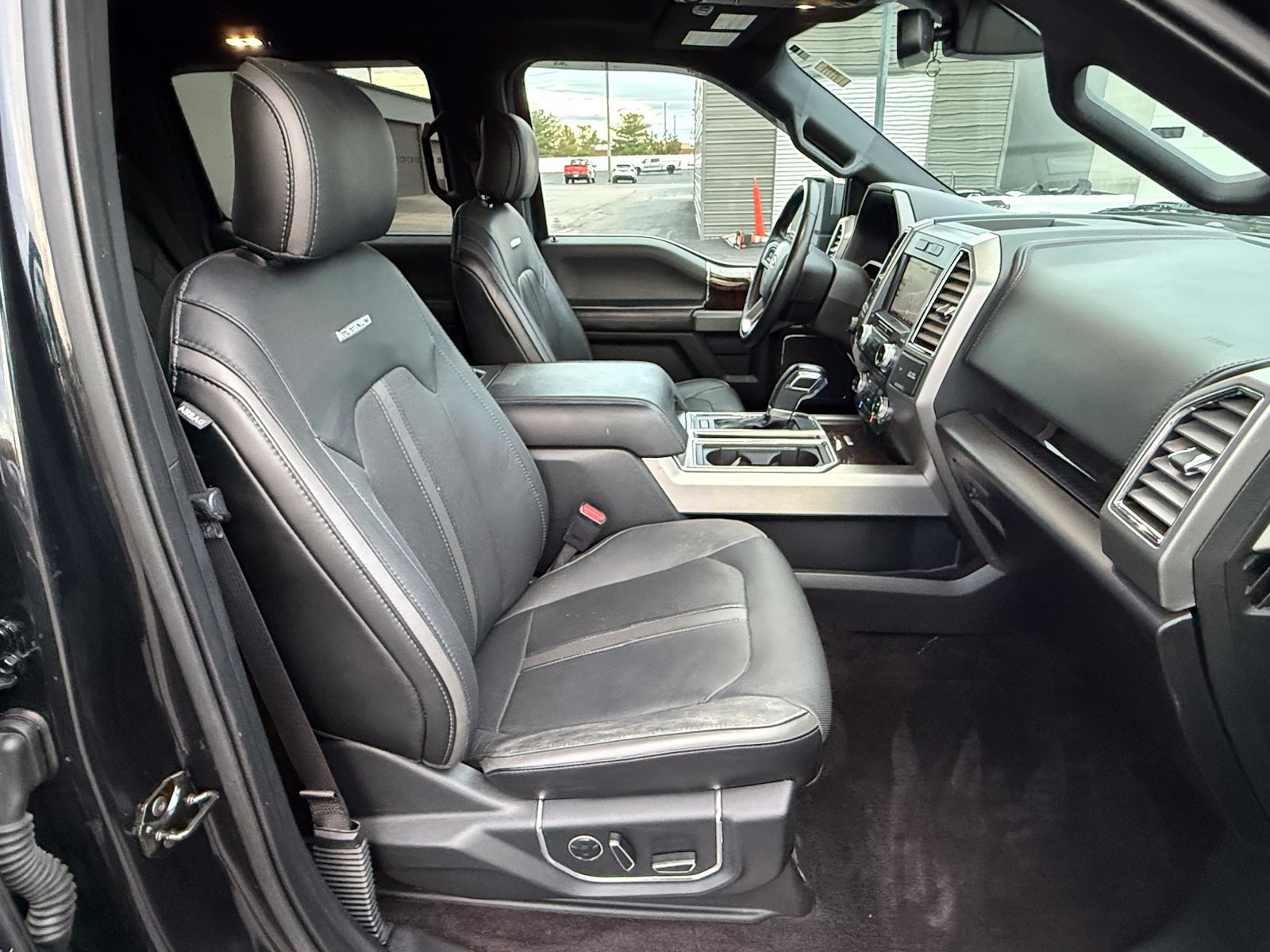 Used 2015 Ford F150 Platinum w/ Equipment Group 701A Luxury AWD/4WD image 19
