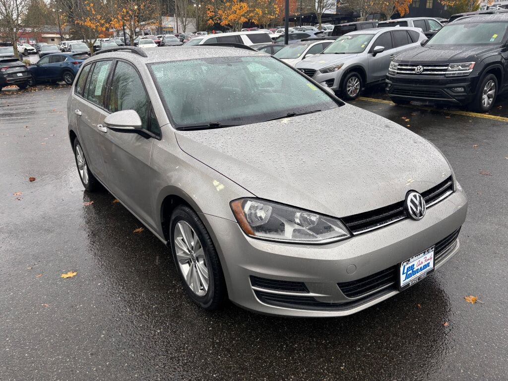 Used 2017 Volkswagen Golf S image 3