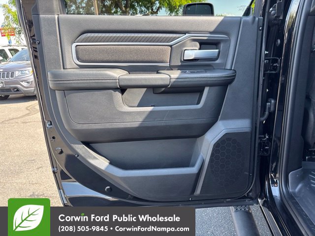 Used 2025 RAM 3500 Big Horn AWD/4WD image 28