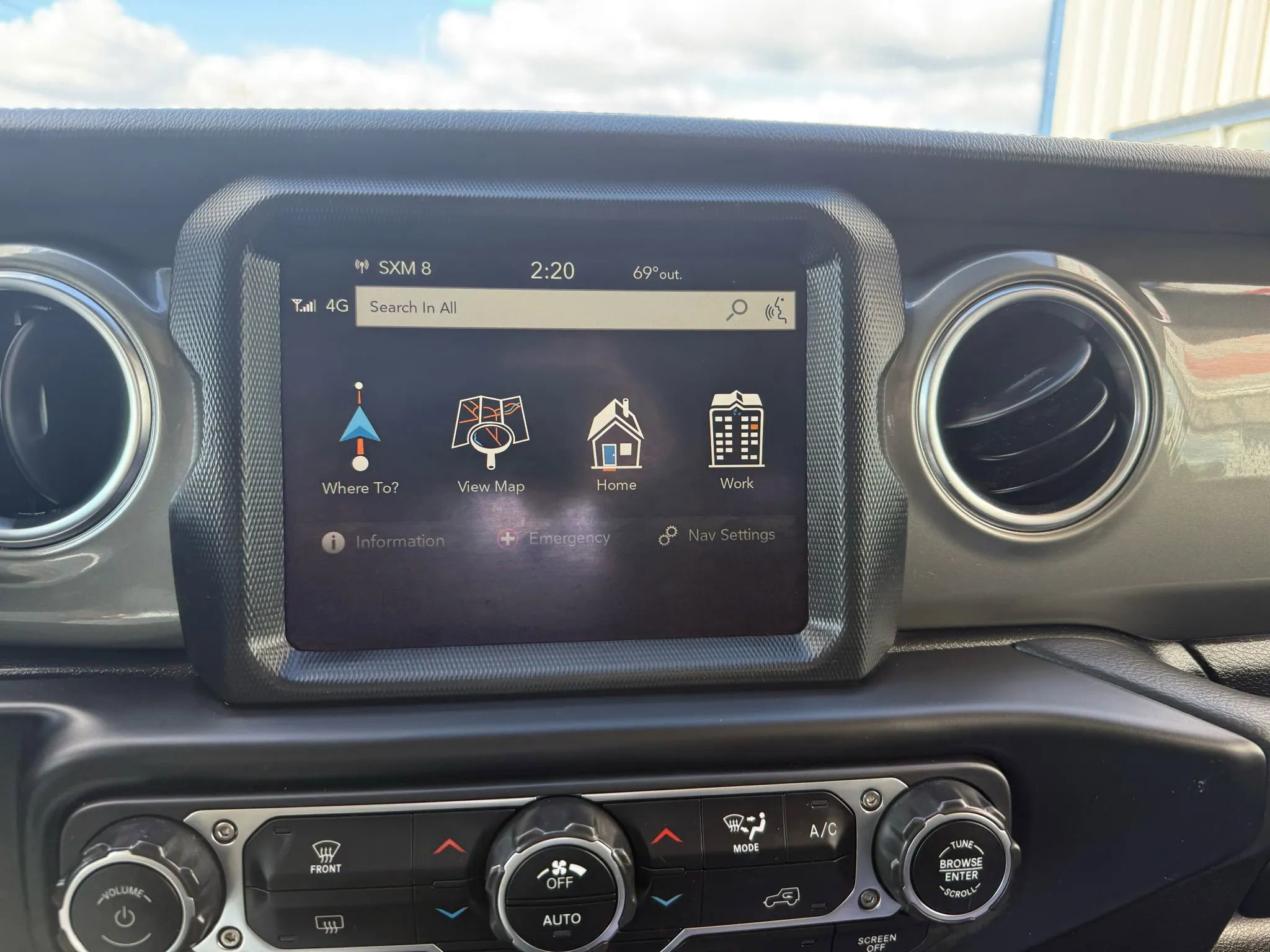 Used 2023 Jeep Gladiator Overland image 15