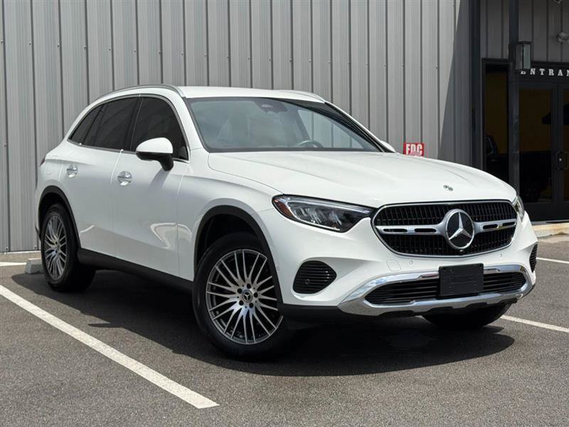 Used 2023 Mercedes-Benz GLC 300 image 3