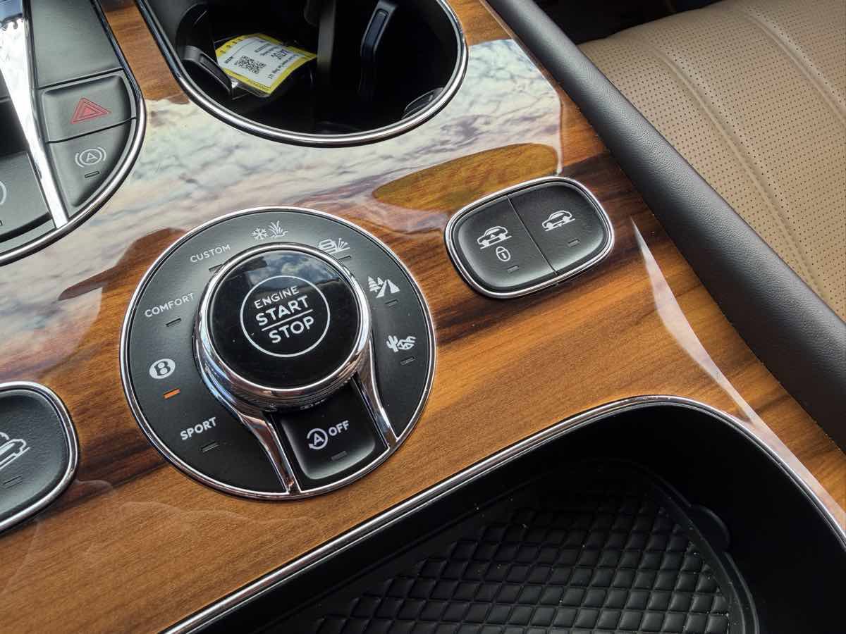 Used 2018 Bentley Bentayga image 55