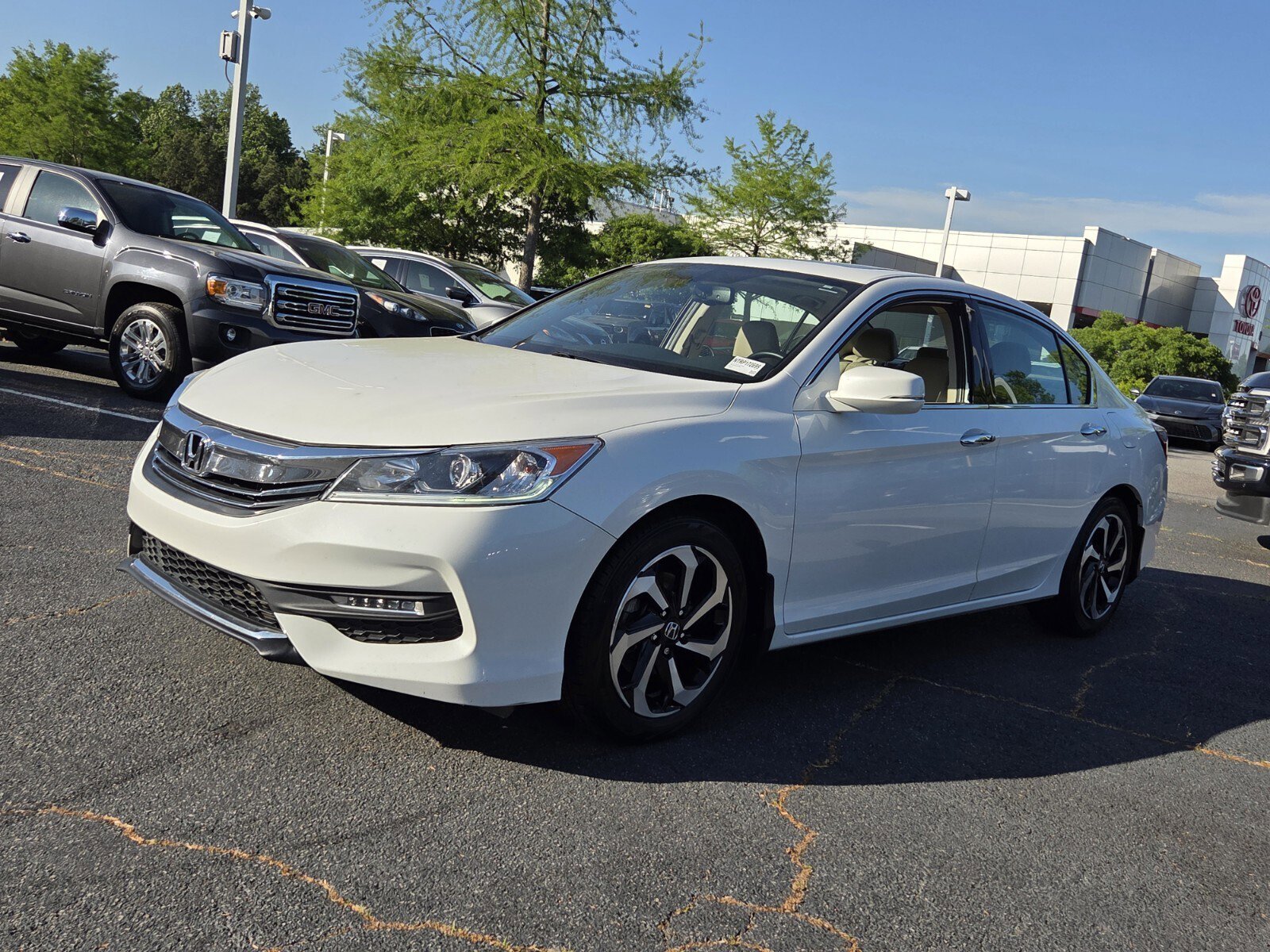 Used 2017 Honda Accord EX-L image 3