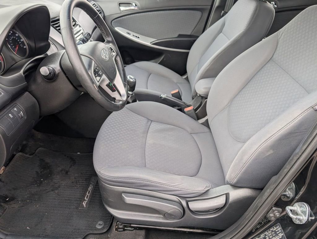 Used 2013 Hyundai Accent SE image 18