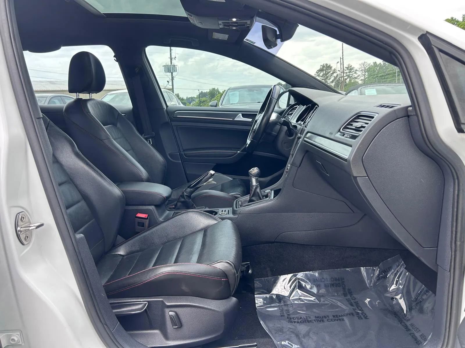 Used 2019 Volkswagen Golf 4-Door FWD image 15