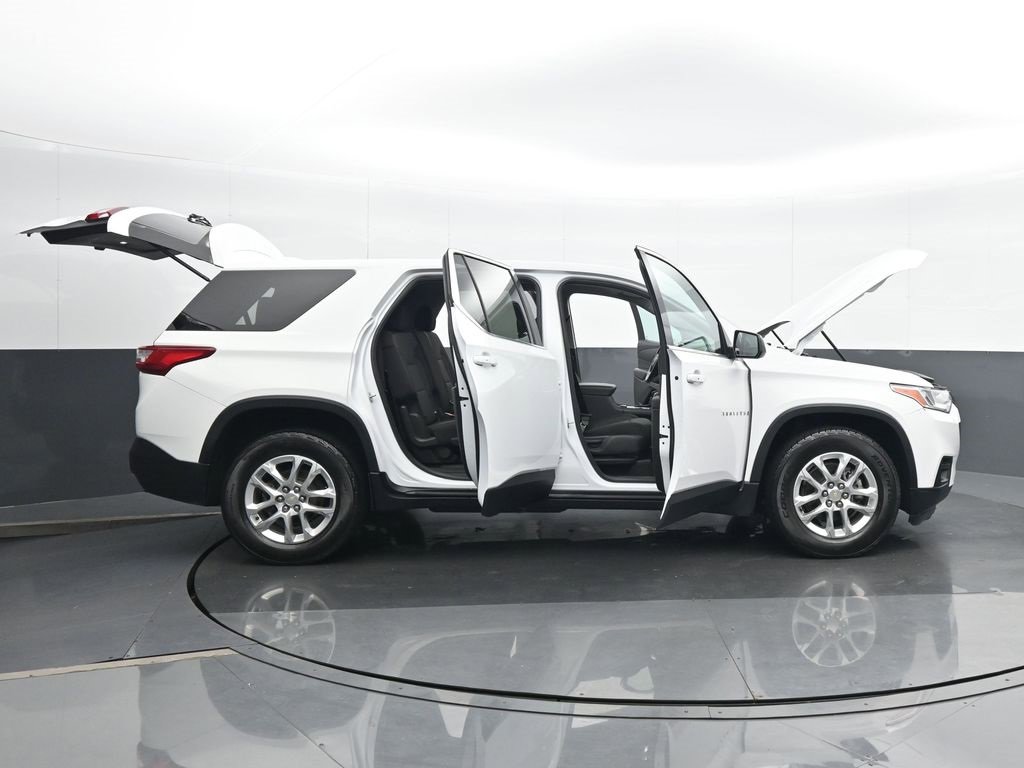 Used 2021 Chevrolet Traverse LS image 26