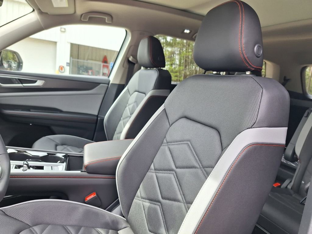 New 2026 Volkswagen Atlas Peak Edition image 11